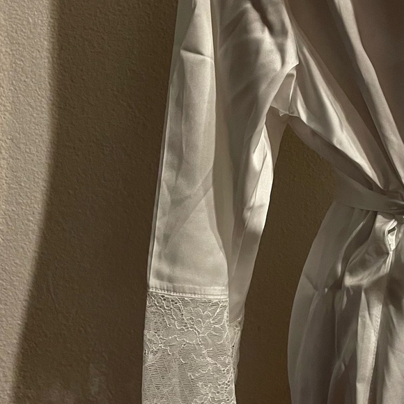 Ivory Bride Robe - Picture 4 of 8